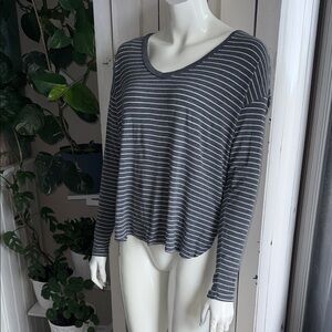 American Eagle Outfitters Gray & White Striped V-Neck Long Sleeve Top Sm